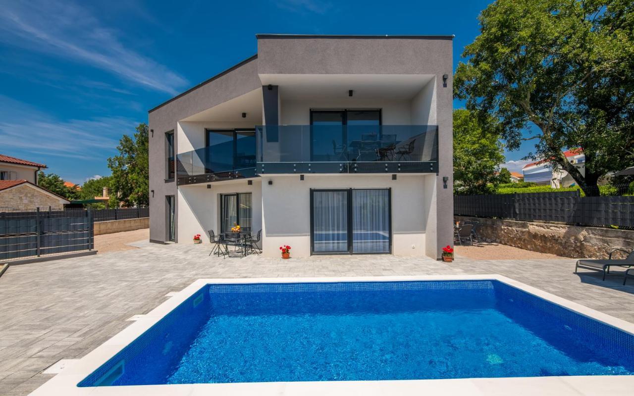Apartments Villa "Aurea" With Pool Krk Town Εξωτερικό φωτογραφία