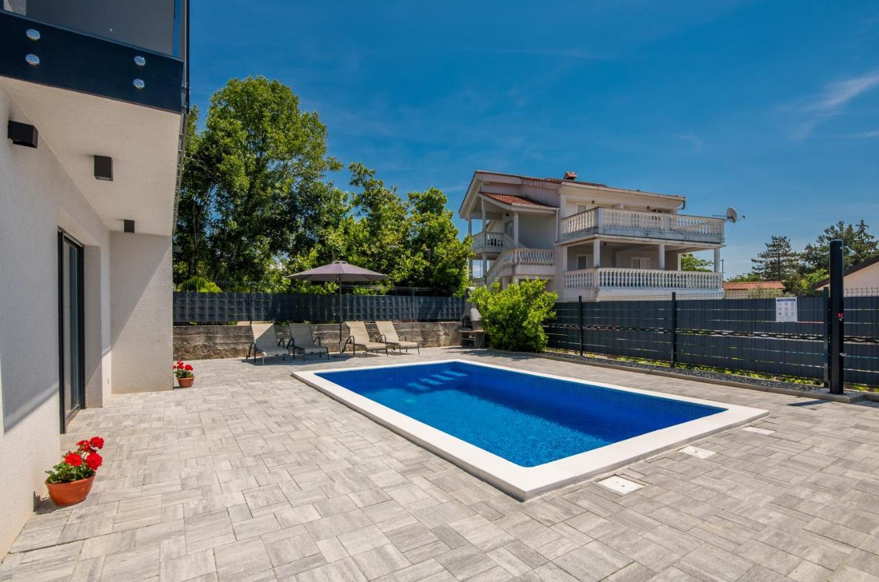 Apartments Villa "Aurea" With Pool Krk Town Εξωτερικό φωτογραφία