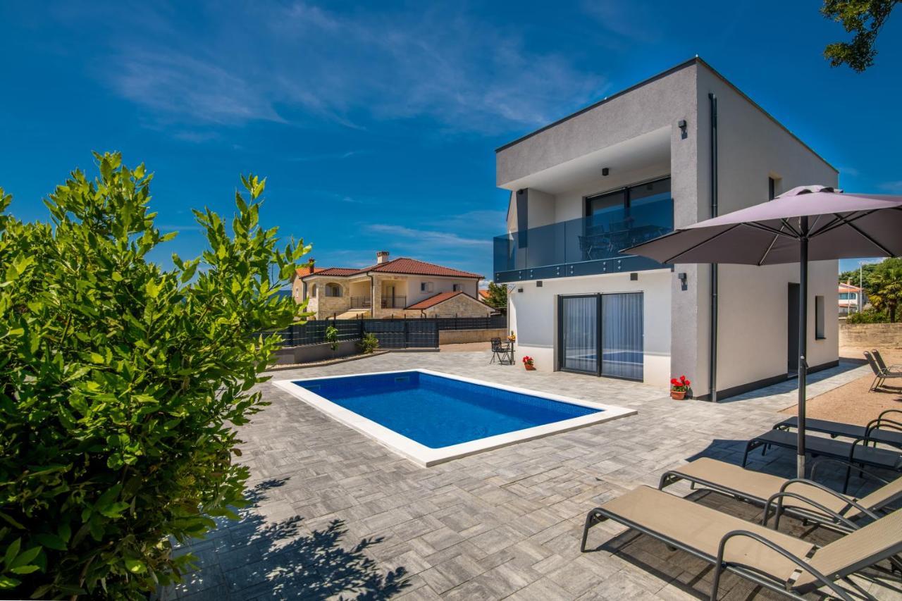 Apartments Villa "Aurea" With Pool Krk Town Εξωτερικό φωτογραφία