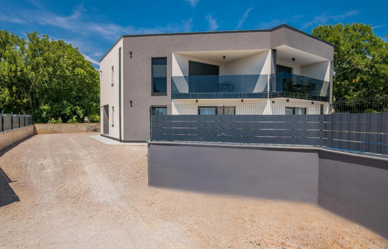 Apartments Villa "Aurea" With Pool Krk Town Εξωτερικό φωτογραφία