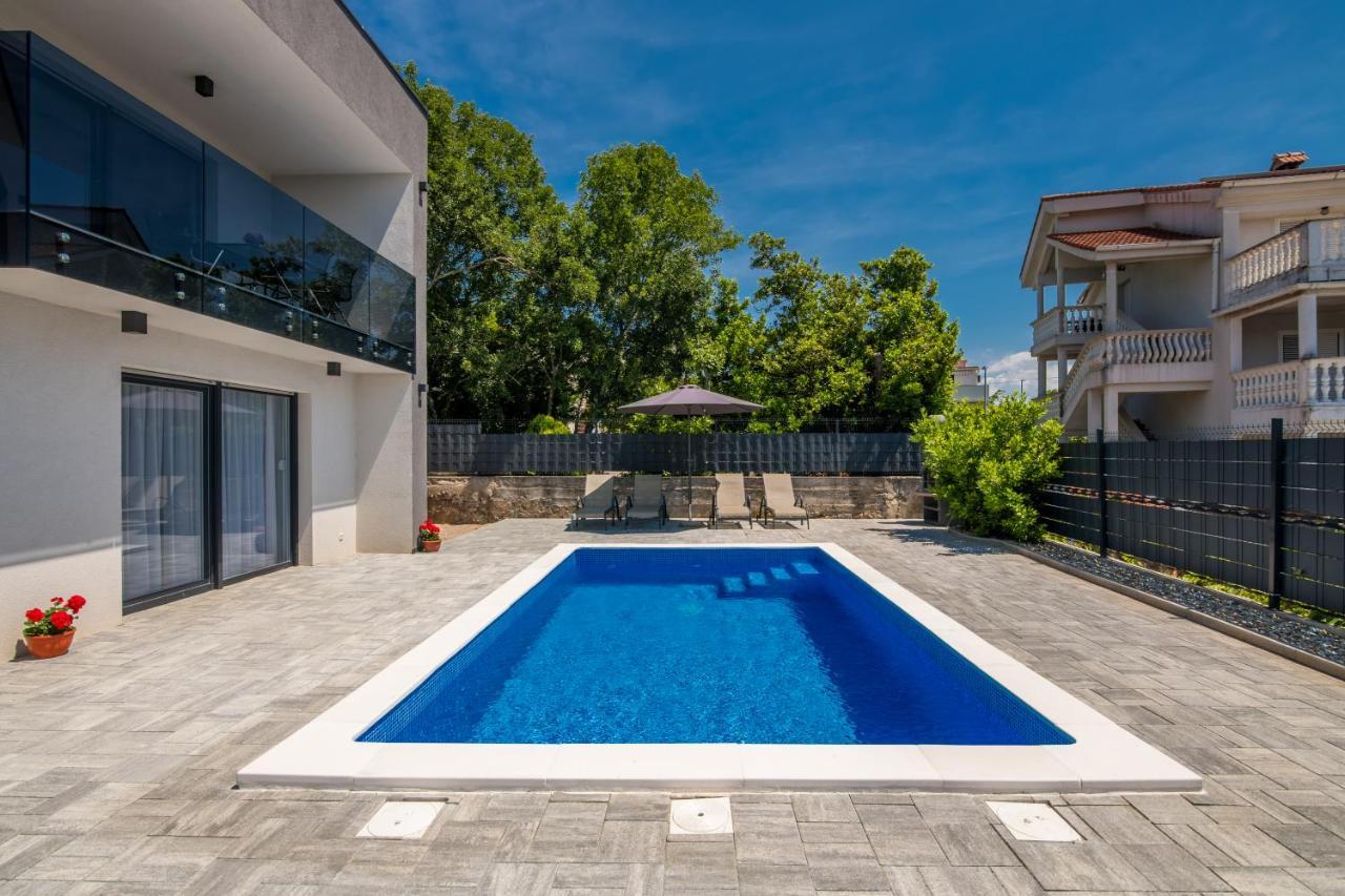 Apartments Villa "Aurea" With Pool Krk Town Εξωτερικό φωτογραφία