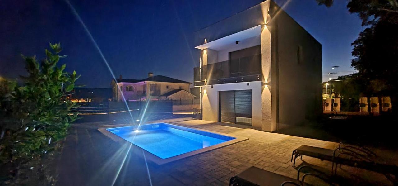 Apartments Villa "Aurea" With Pool Krk Town Εξωτερικό φωτογραφία