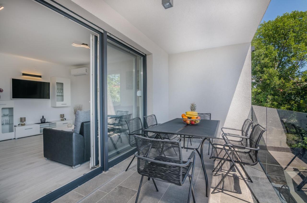 Apartments Villa "Aurea" With Pool Krk Town Εξωτερικό φωτογραφία