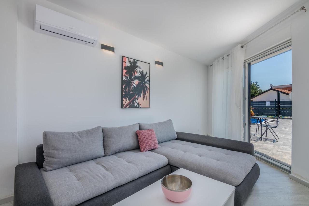 Apartments Villa "Aurea" With Pool Krk Town Εξωτερικό φωτογραφία