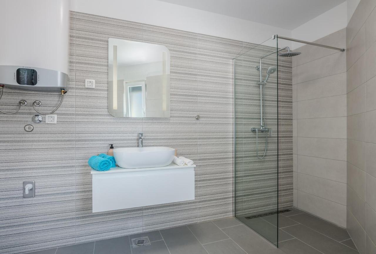 Apartments Villa "Aurea" With Pool Krk Town Εξωτερικό φωτογραφία