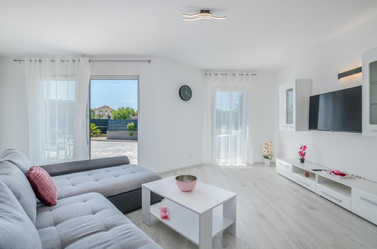 Apartments Villa "Aurea" With Pool Krk Town Εξωτερικό φωτογραφία