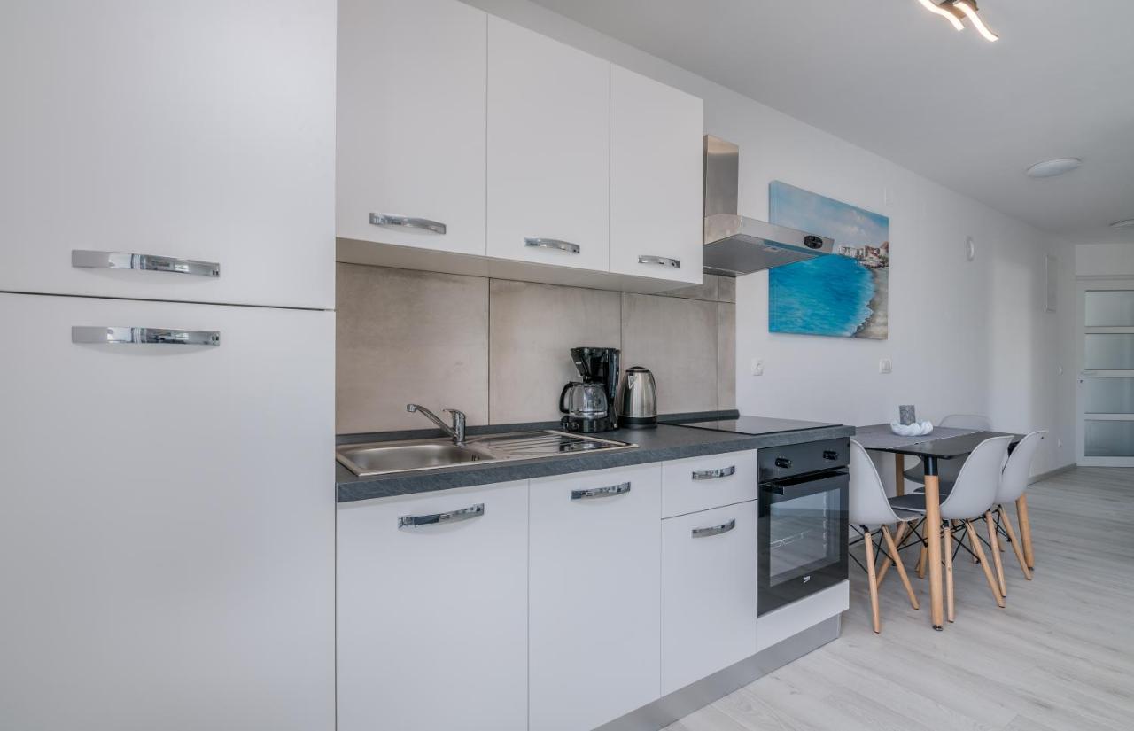 Apartments Villa "Aurea" With Pool Krk Town Εξωτερικό φωτογραφία