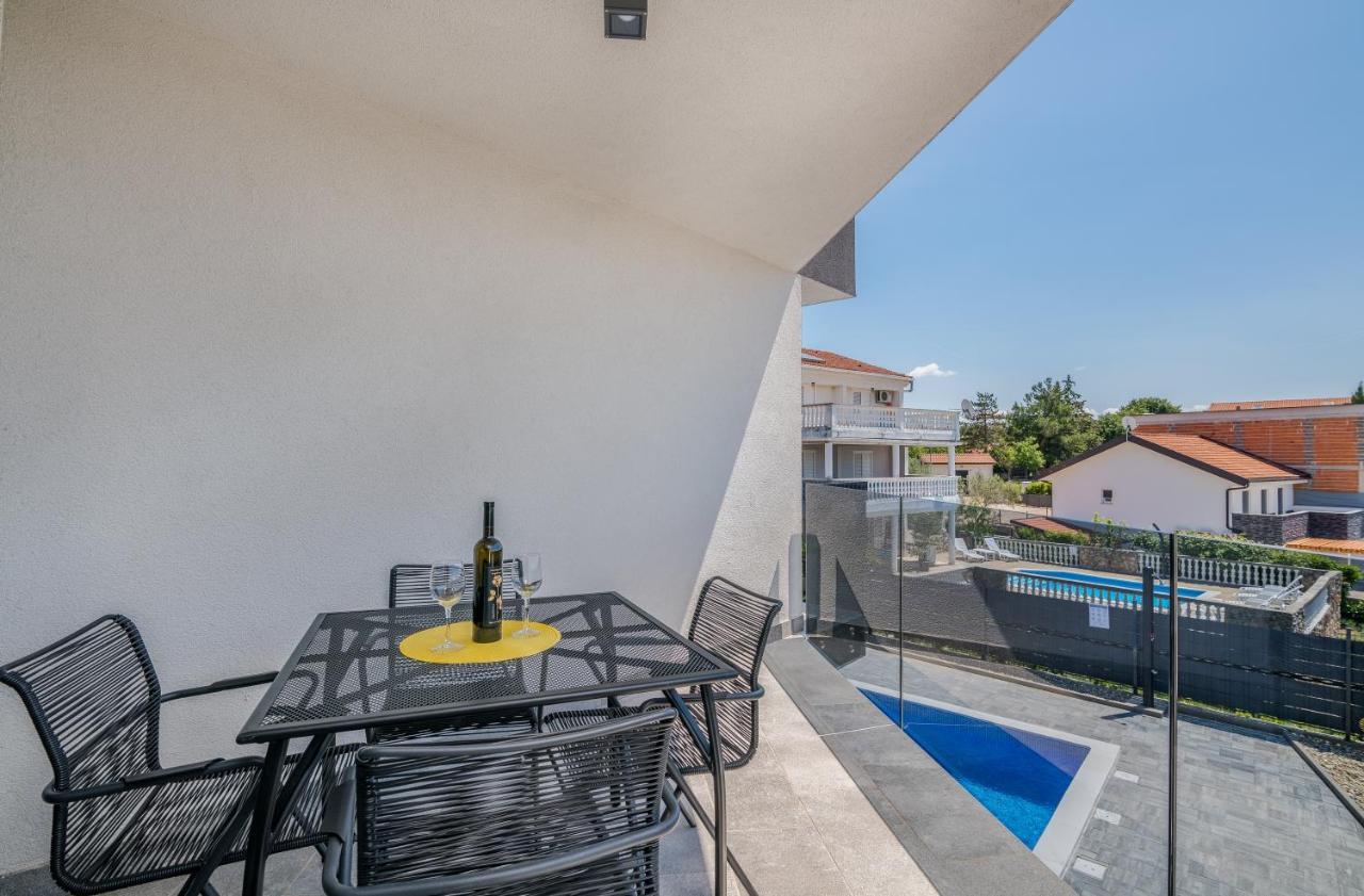 Apartments Villa "Aurea" With Pool Krk Town Εξωτερικό φωτογραφία