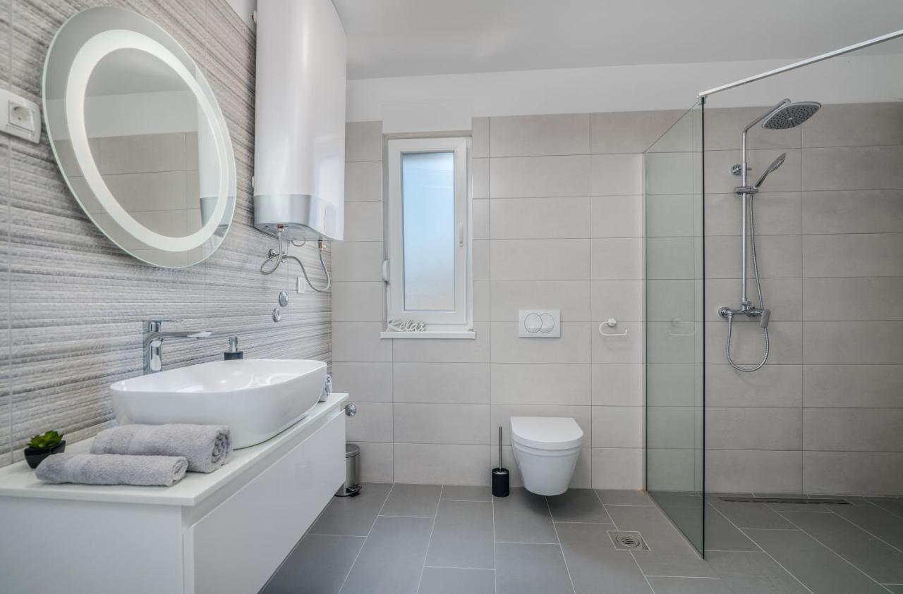 Apartments Villa "Aurea" With Pool Krk Town Εξωτερικό φωτογραφία