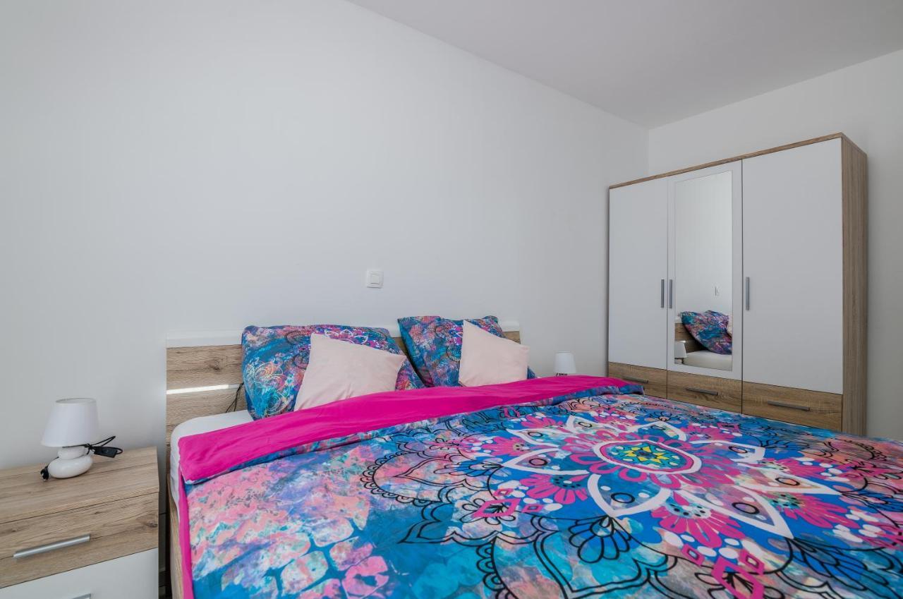 Apartments Villa "Aurea" With Pool Krk Town Εξωτερικό φωτογραφία