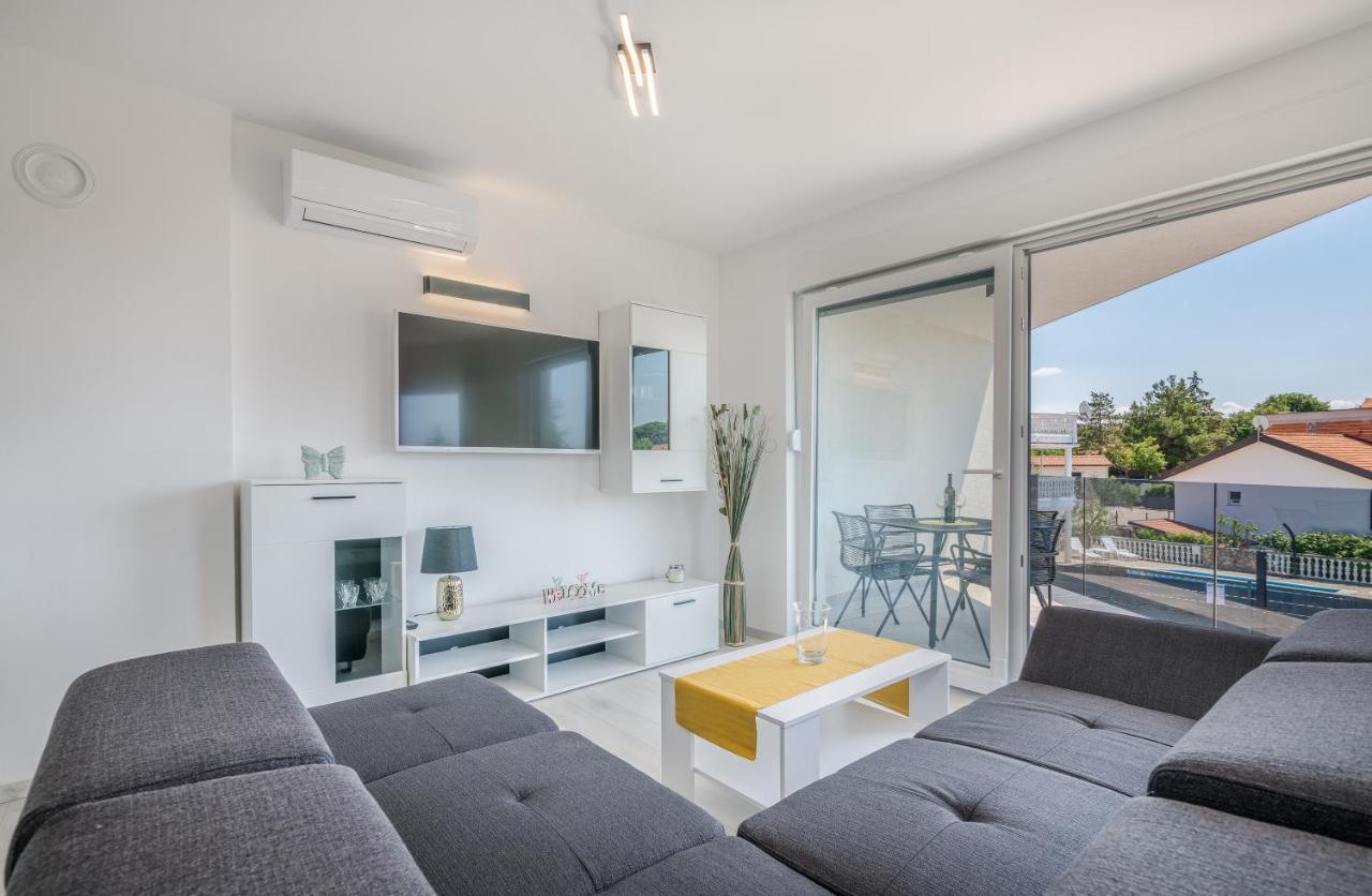 Apartments Villa "Aurea" With Pool Krk Town Εξωτερικό φωτογραφία