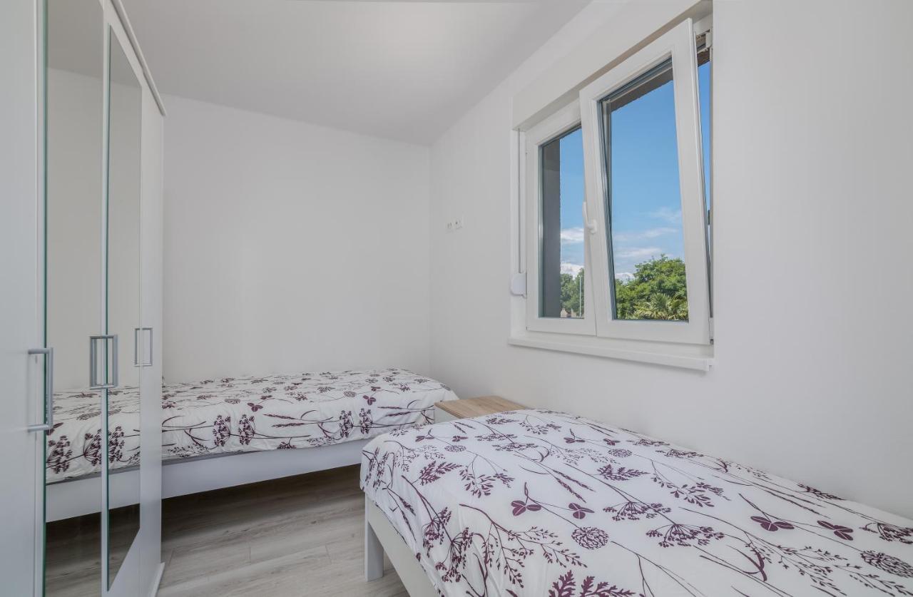 Apartments Villa "Aurea" With Pool Krk Town Εξωτερικό φωτογραφία